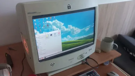 Un monitor CRT transformat într-un PC modern pentru gaming performant.