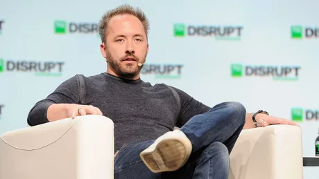 Drew Houston anunță schimbarea de conducere la Dropbox.