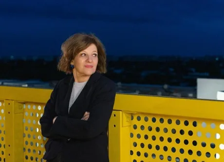 Vicepremierul Oana Gheorghiu discută despre listarea Poștei Române la bursă.