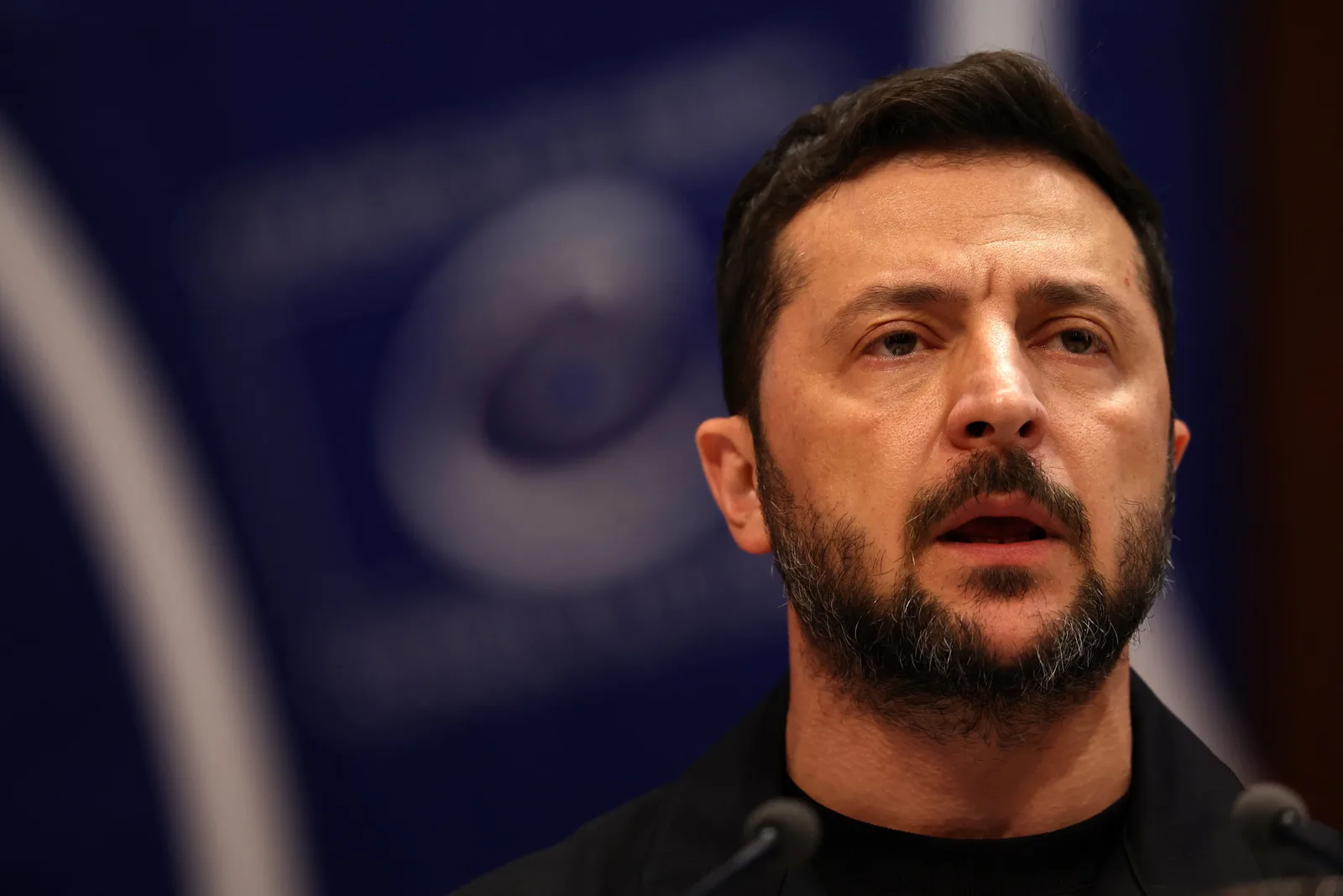 Președintele Zelenski discută despre situația de securitate din Ucraina.