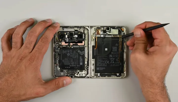 Dezasamblarea Huawei Pura X Max evidențiază dificultăți în reparare și costuri mai mari.