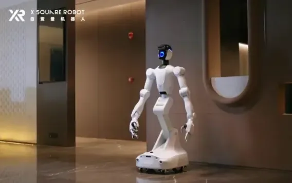 Robot umanoid cu design modern, interacționând într-un mediu interior elegant.