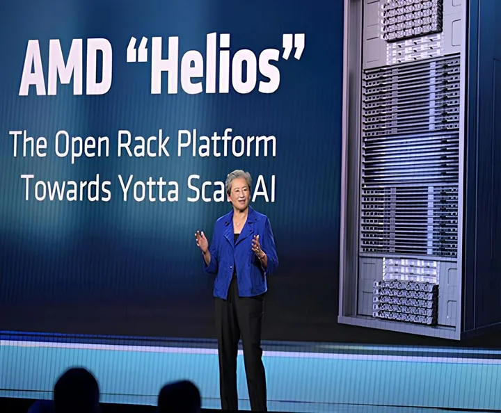 Prezentare despre infrastructura AI Helios de către AMD în India.