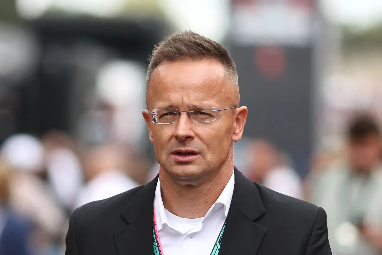 Ministrul maghiar Szijjártó în timpul unei conferințe de presă.