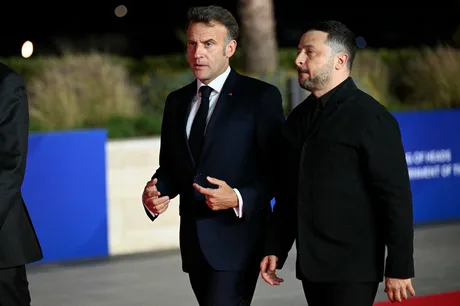 Zelenski și Macron discutând despre apărarea anti-rachetă balistică în contextul atacurilor rusești.