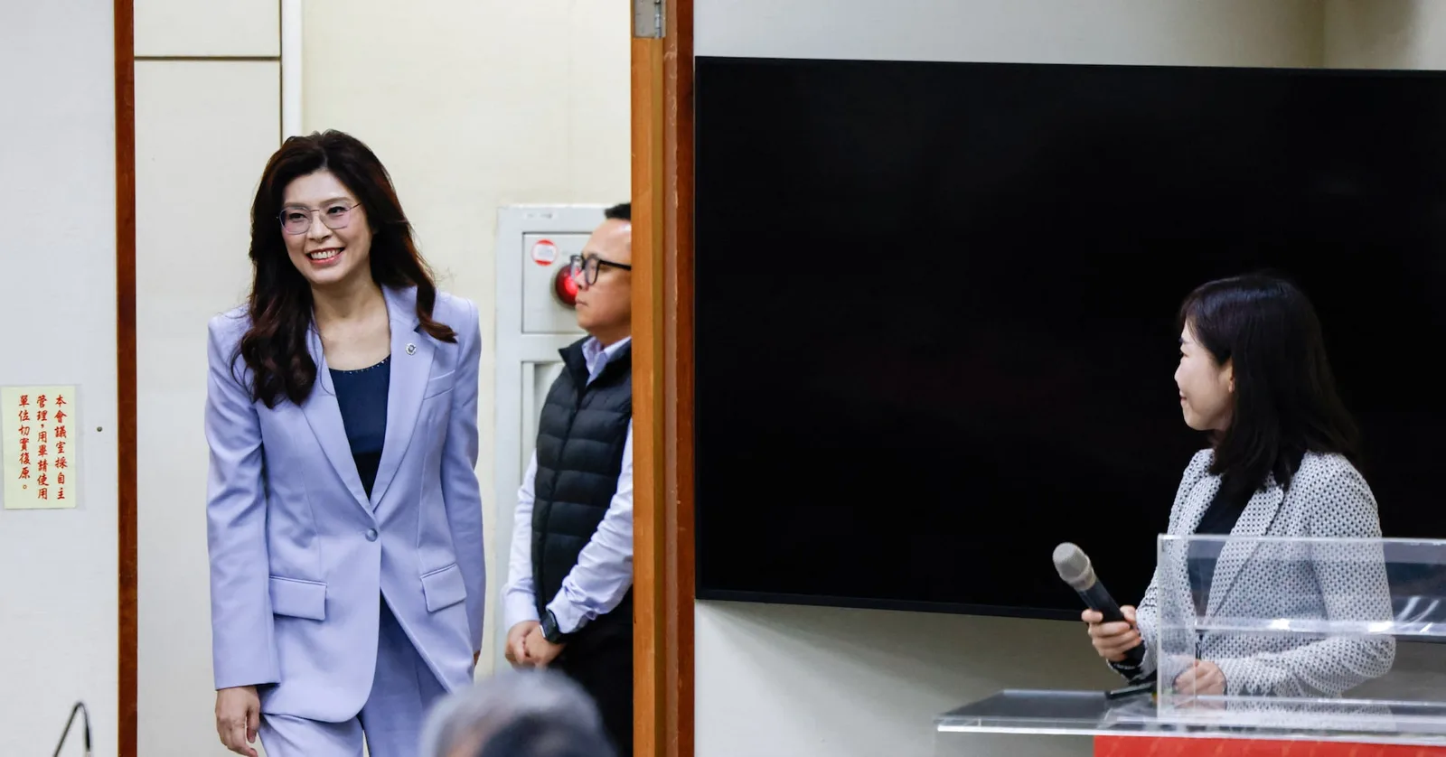 Cheng Li-wun sosind pentru întâlniri diplomatice în China.