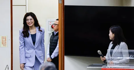 Cheng Li-wun sosind pentru întâlniri diplomatice în China.