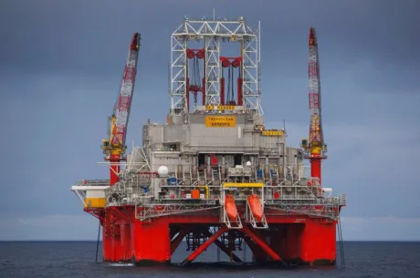 Platformă de foraj offshore pentru extracția gazelor naturale în Marea Mediterană.