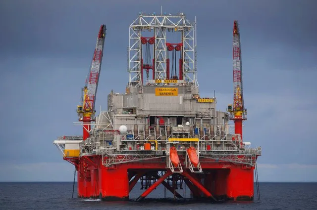 Platformă de foraj offshore pentru extracția gazelor naturale în Marea Mediterană.