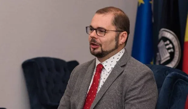 Politologul analizează competiția pentru majoritate în Parlamentul României.