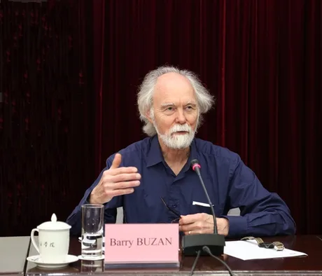 Barry Buzan discută despre impactul extremismului în geopolitică.