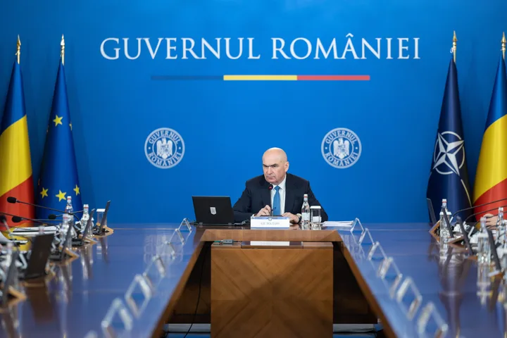 Ședință a guvernului României pentru discutarea restricțiilor privind cumulul pensie-salariu.