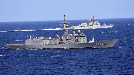 Distrugătoare americane patrulează în Strâmtoarea Ormuz pentru a asigura securitatea rutei energetice.