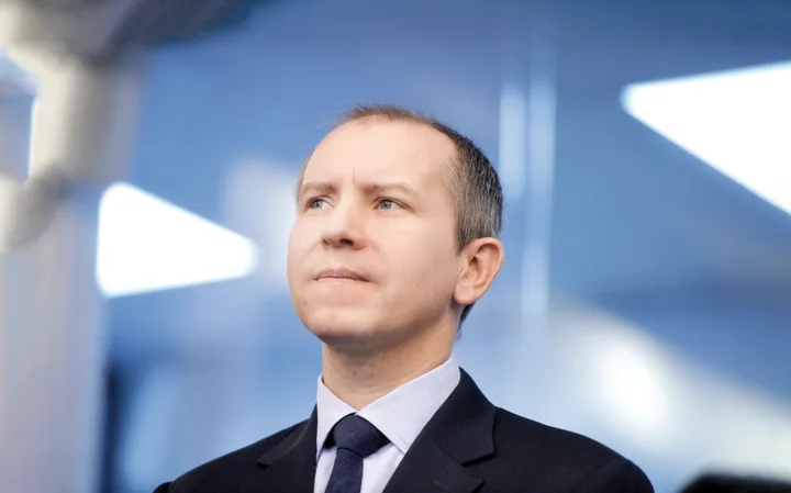 CEO-ul Digi discutând despre strategia de prețuri adaptate piețelor locale.