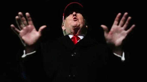 Donald Trump exprimându-și nemulțumirea față de NATO și angajamentele SUA.