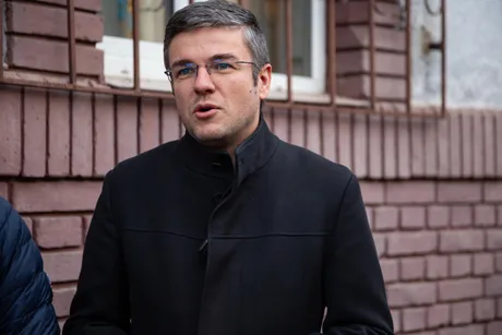 Ministrul Economiei discutând despre semnătura electronică avansată.