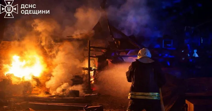 Foc și distrugeri cauzate de atacurile cu drone în Ucraina.