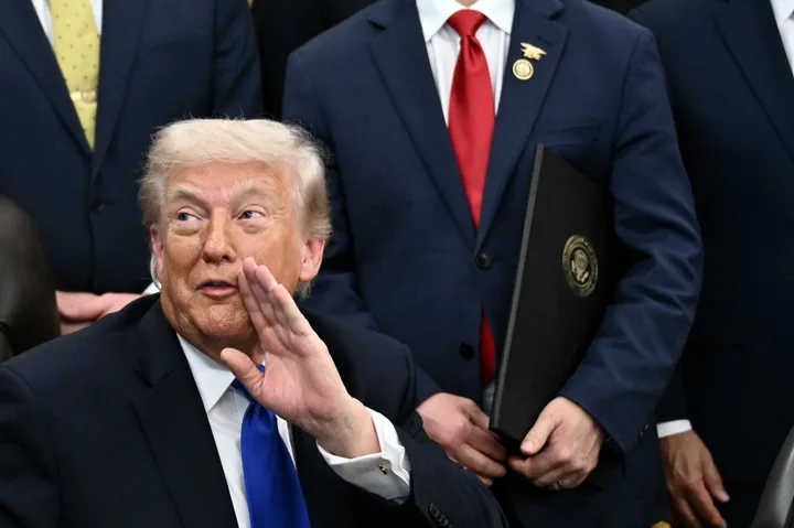 Donald Trump discută despre ajutorul financiar pentru Ucraina și impactul acestuia.