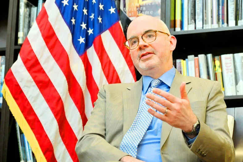 Directorul AIT discutând despre parteneriatele cu Taiwan în apărare.