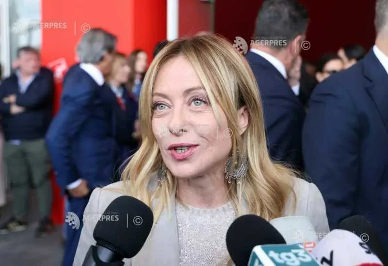 Giorgia Meloni discutând despre stabilitatea politică din Italia.
