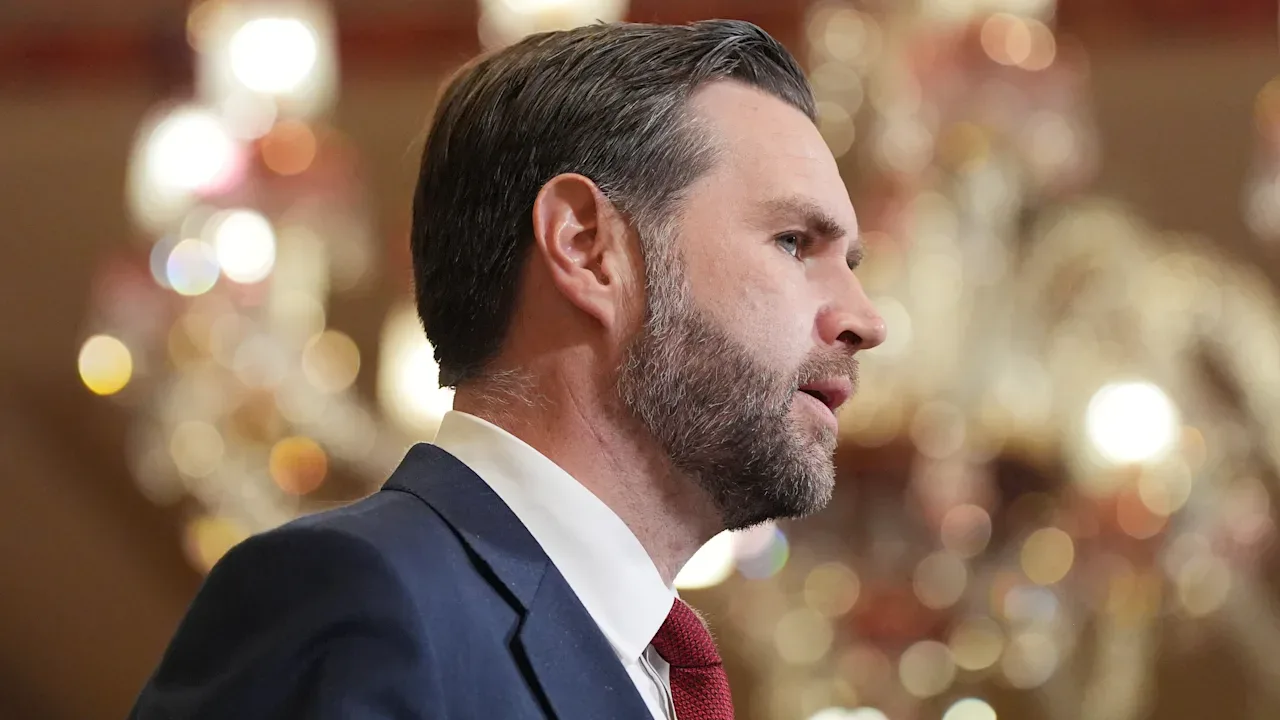 JD Vance discută despre negocierile cu Iranul în Islamabad.