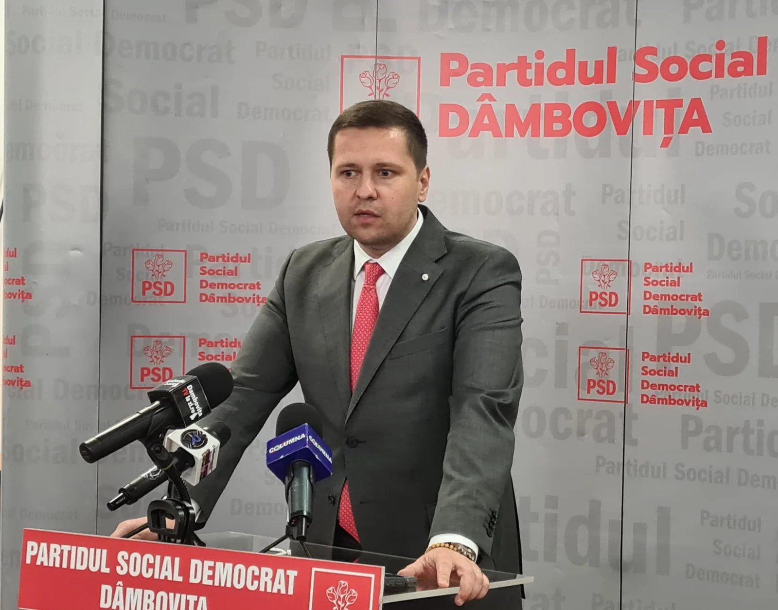 Corneliu Ștefan discută despre votul PSD Dâmbovița la conferința de presă.