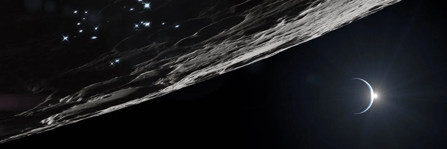 Luna iluminată de stele, cu un peisaj lunar dramatic și o rază de lumină.