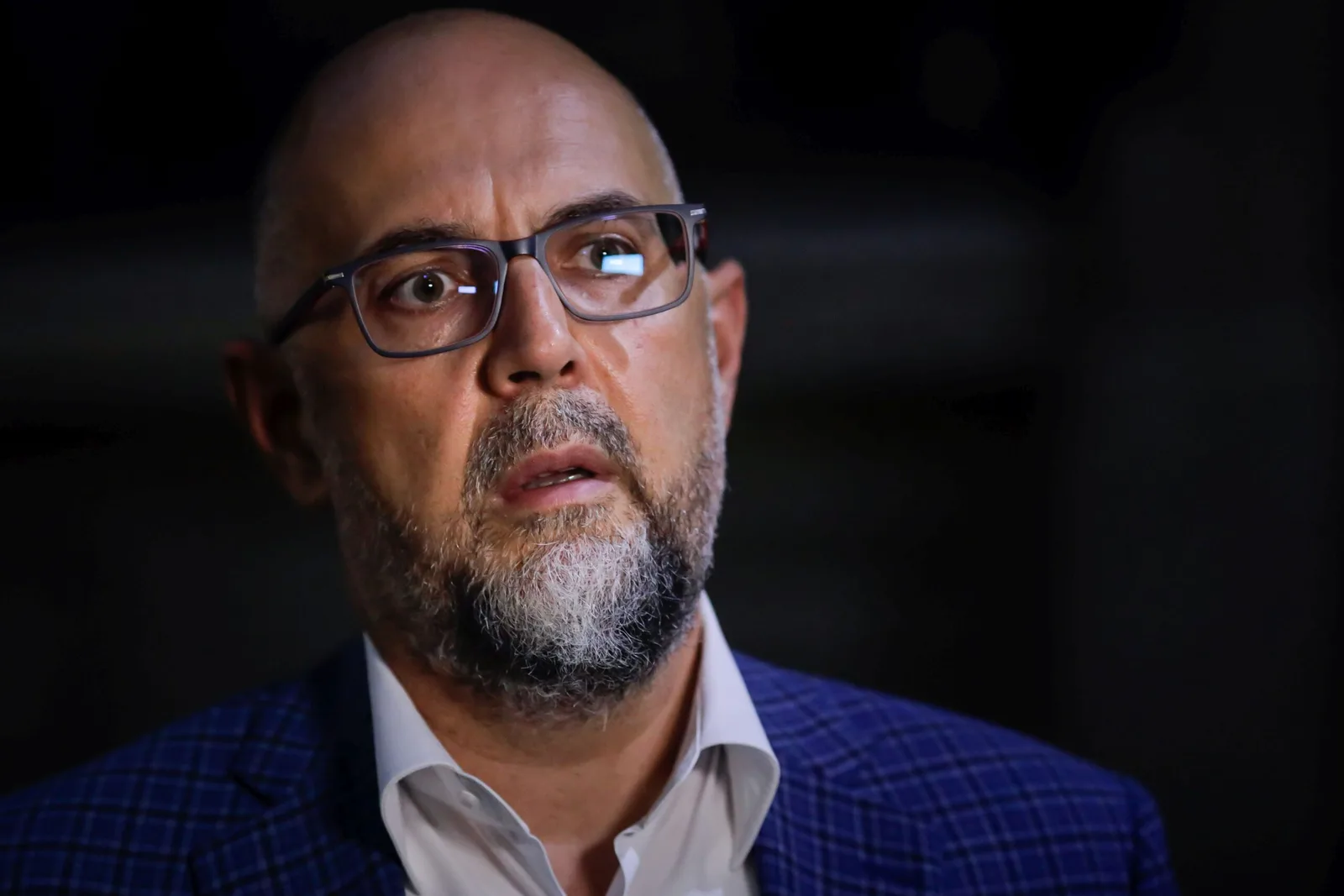 Kelemen Hunor discută despre reducerea taxelor locale în administrația publică.