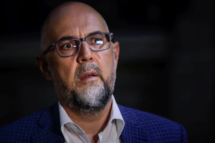 Kelemen Hunor discută despre reducerea taxelor locale în administrația publică.