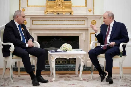 Vladimir Putin discutând cu un oficial armean despre referendum.