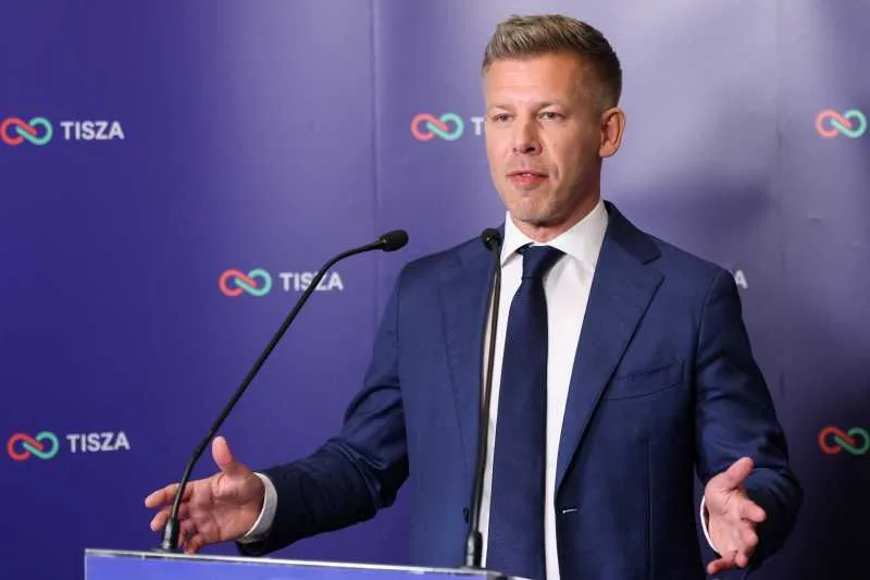 Vehicule militare pe un drum din sudul Libanului.