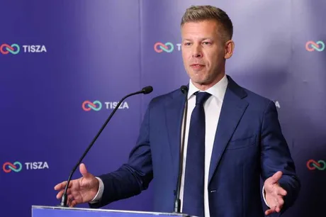 Vehicule militare pe un drum din sudul Libanului.