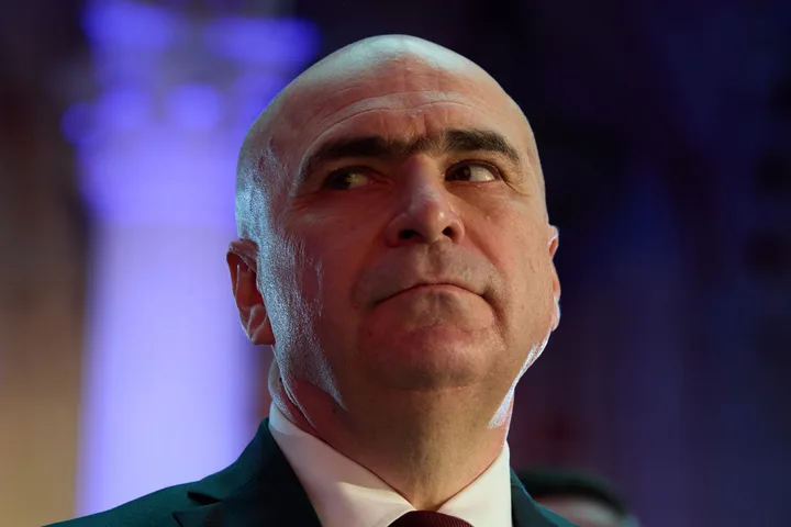 Ilie Bolojan discută despre stabilitatea guvernării și viitorul politic al României.