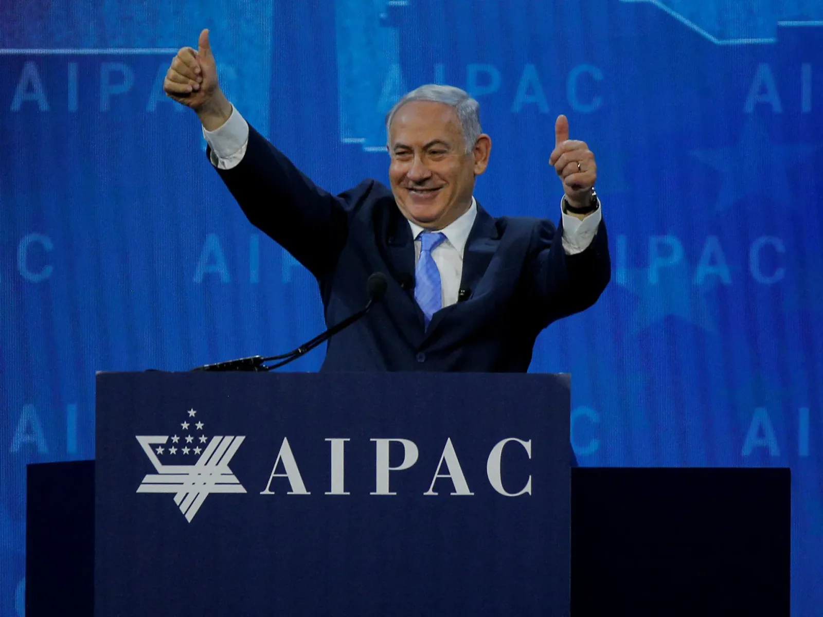 Discurs despre cooperarea militară între SUA și Israel la o conferință.