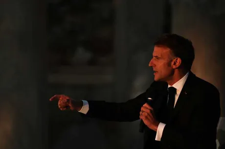 Emmanuel Macron discutând despre autonomia strategică a Uniunii Europene la Atena.