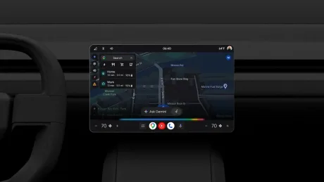 Interfața asistentului AI Gemini în vehicul, cu harta și opțiuni de navigare.