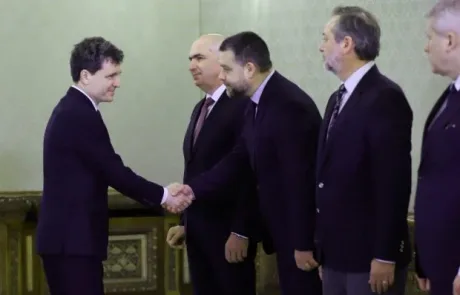 Nicușor Dan discută cu analiști despre viitorul politic al României.