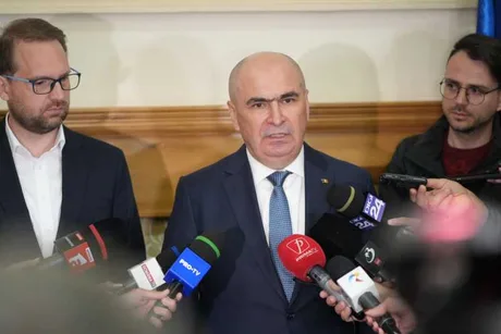 Ilie Bolojan discută despre renegocierea PNRR la Timișoara, alături de oficiali locali.