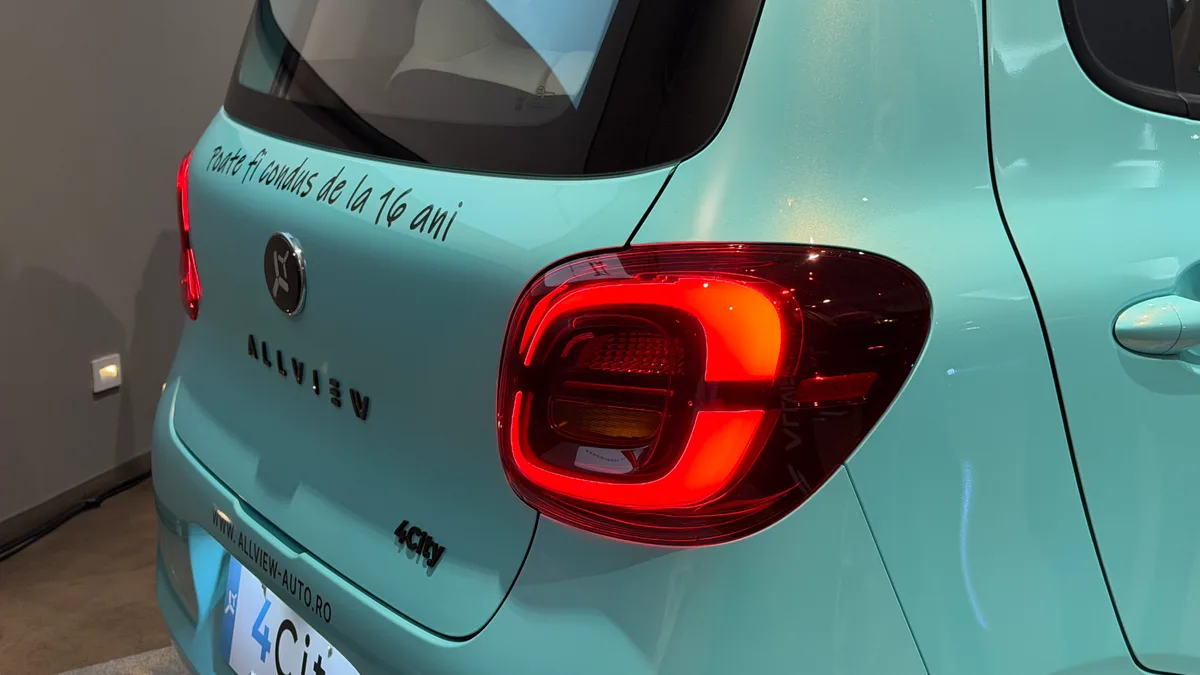 Detaliu al stopurilor LED de la modelul Allview 4City.