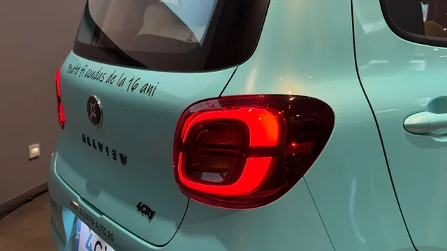 Stopul LED al mașinii Allview 4City în culori vibrante.