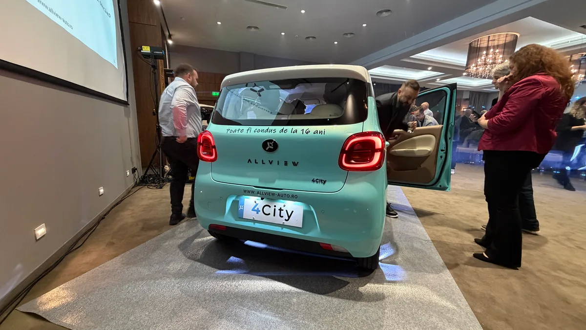 Designul compact al mașinii Allview 4City la eveniment.