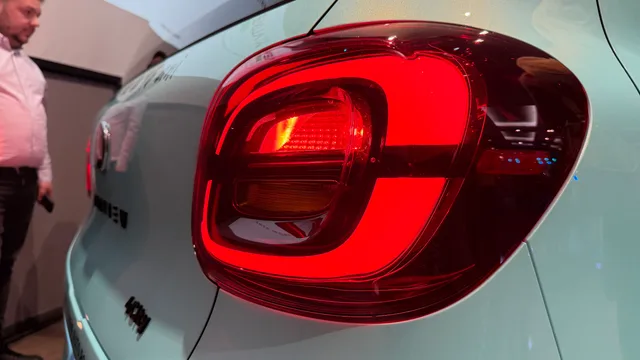 Stopul roșu al mașinii electrice Allview 4City la Romexpo.