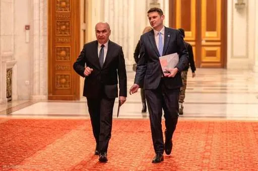 Mircea Abrudean și Ilie Bolojan discutând despre reformele din România.