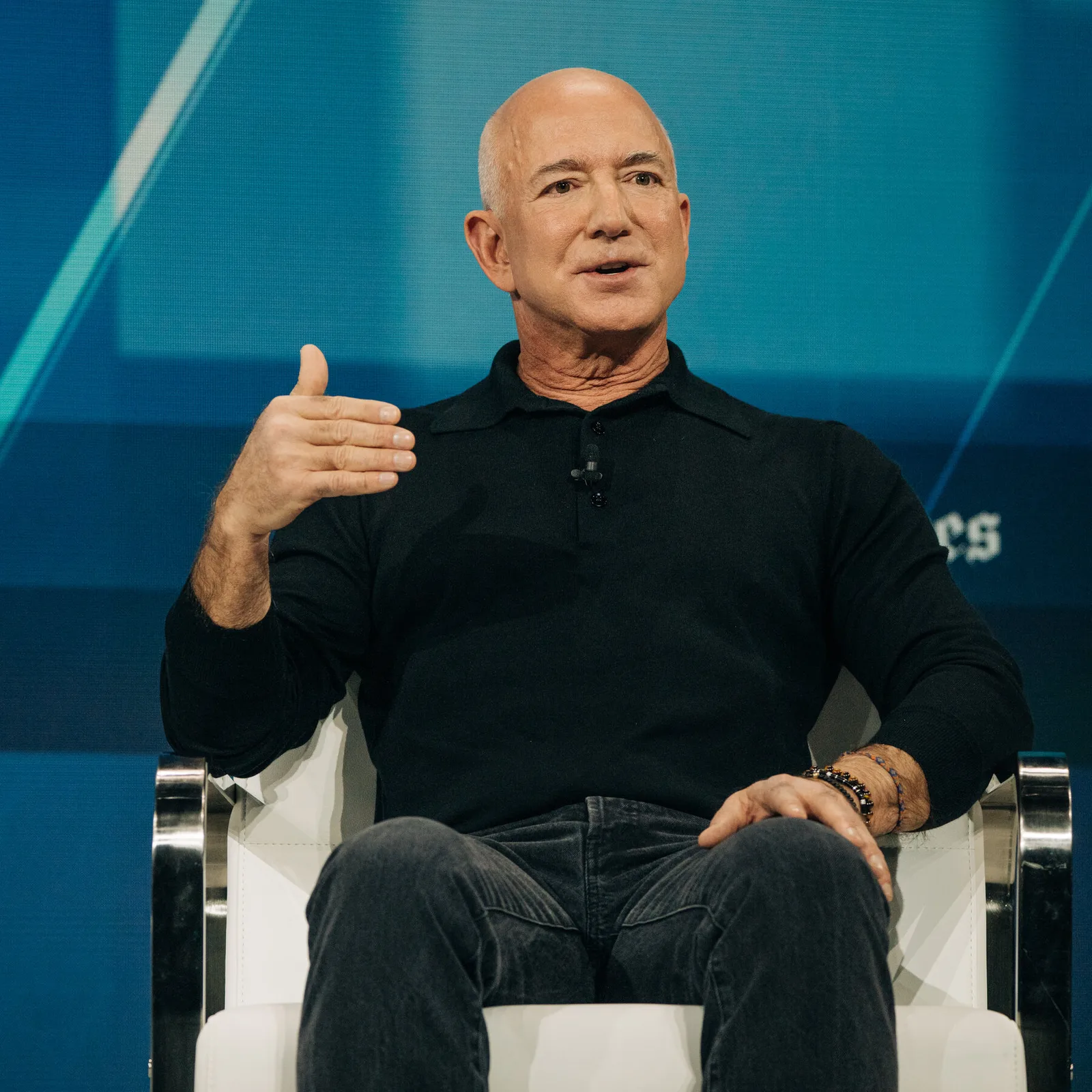Jeff Bezos discută despre impozitarea veniturilor mici și medii în SUA.