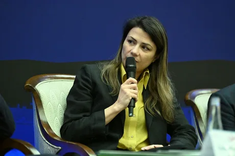 Irina Pencea discutând despre viitorul comerțului online în regiune.