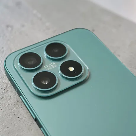 Detalii despre camera unui telefon Xiaomi cu patru lentile.