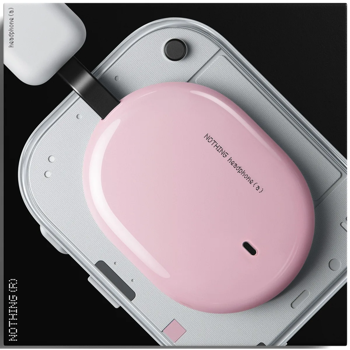 Căști wireless roz, parte din noua gamă Nothing.