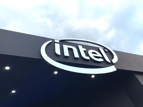 Logo-ul Intel pe un fundal modern, simbolizând inovația tehnologică.