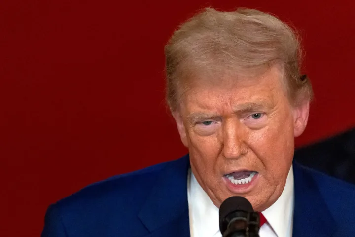 Donald Trump discută despre tarife vamale pentru armele vândute Iranului.