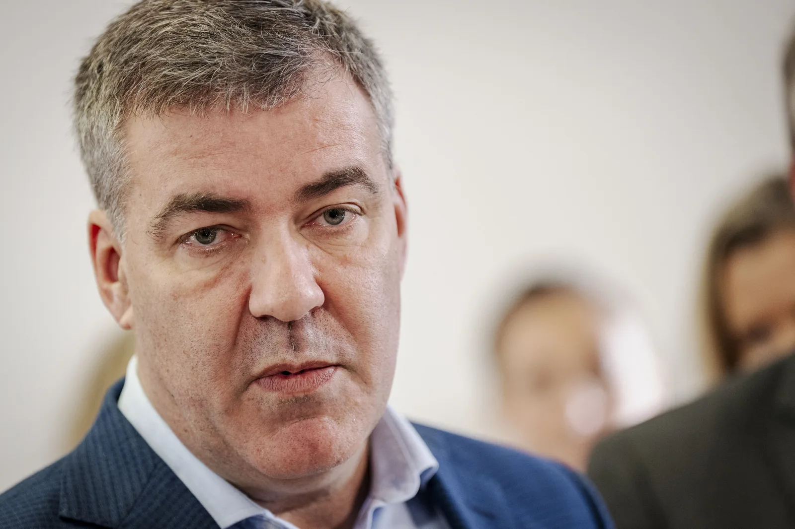 Ministrul danez îndeamnă la reducerea consumului de energie și la limitarea deplasărilor.